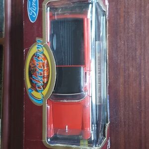 Road legends die cast metal 1957 Ford Ranchero. New ,1/18 scale.
